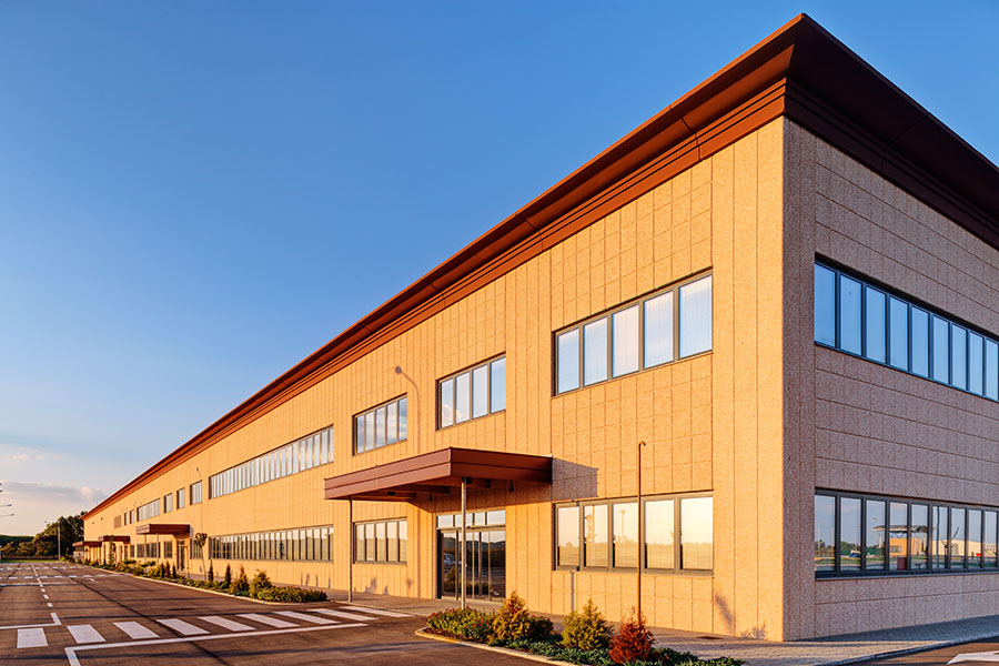 commercial building with a flat roof in des moines, iowa 